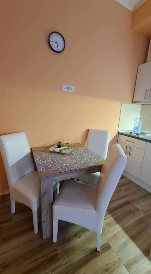 Ales Apartman Sombor Buitenkant foto