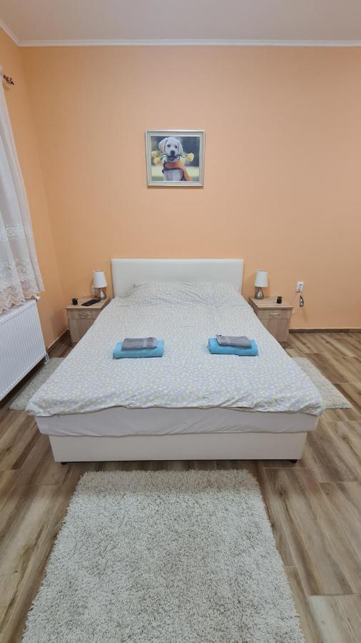 Ales Apartman Sombor Buitenkant foto